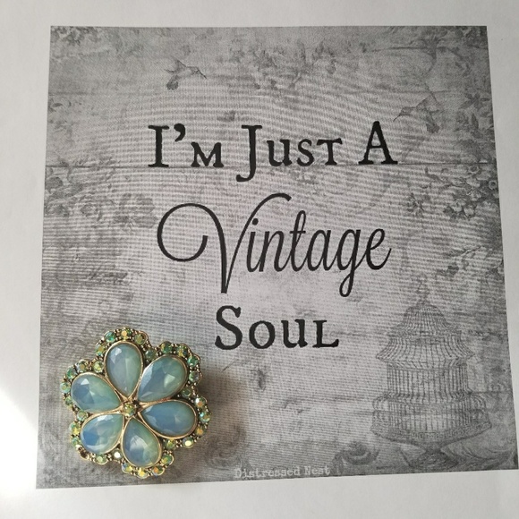 Beautiful VTG Honey Flower Brooch - Picture 6 of 8